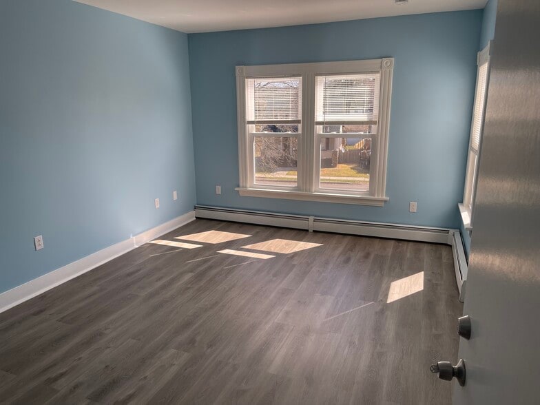 Living room - 324 Liberty St