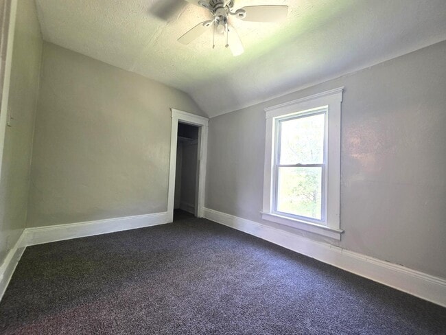 Building Photo - 6215 Carpenter Ave