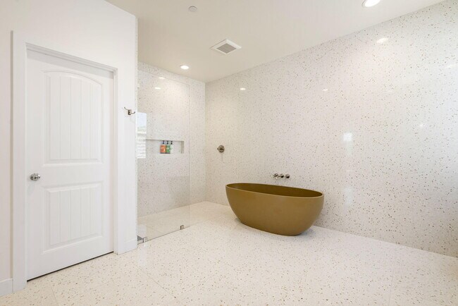 Building Photo - 51726 Via Santero