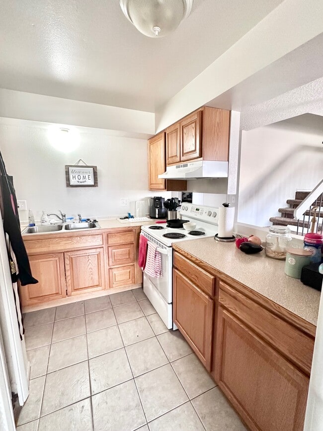 Building Photo - 1600 Banyan Dr