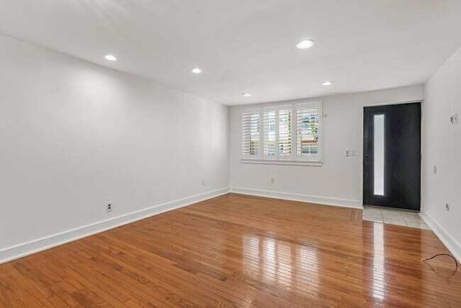 Building Photo - 2911 S 15th St