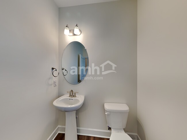 Building Photo - 3024 Esquire Dr