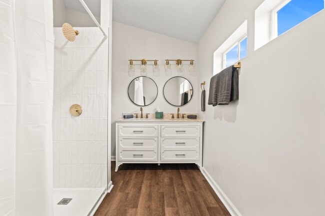 Building Photo - 941 E Raymond St