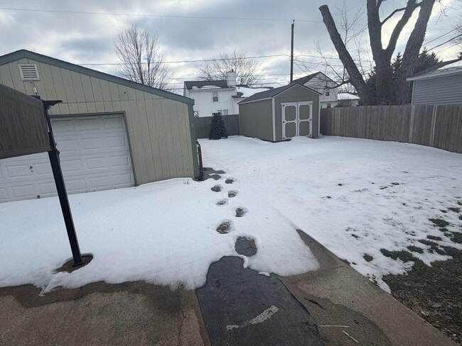 Building Photo - 4465 Paxton Dr S