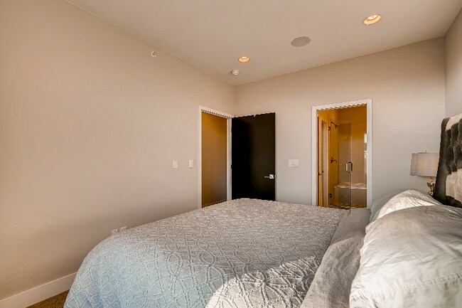 Building Photo - 1725 Eaton St