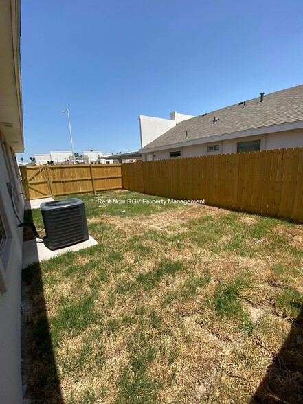 Building Photo - 3802 Las Vistas Ln