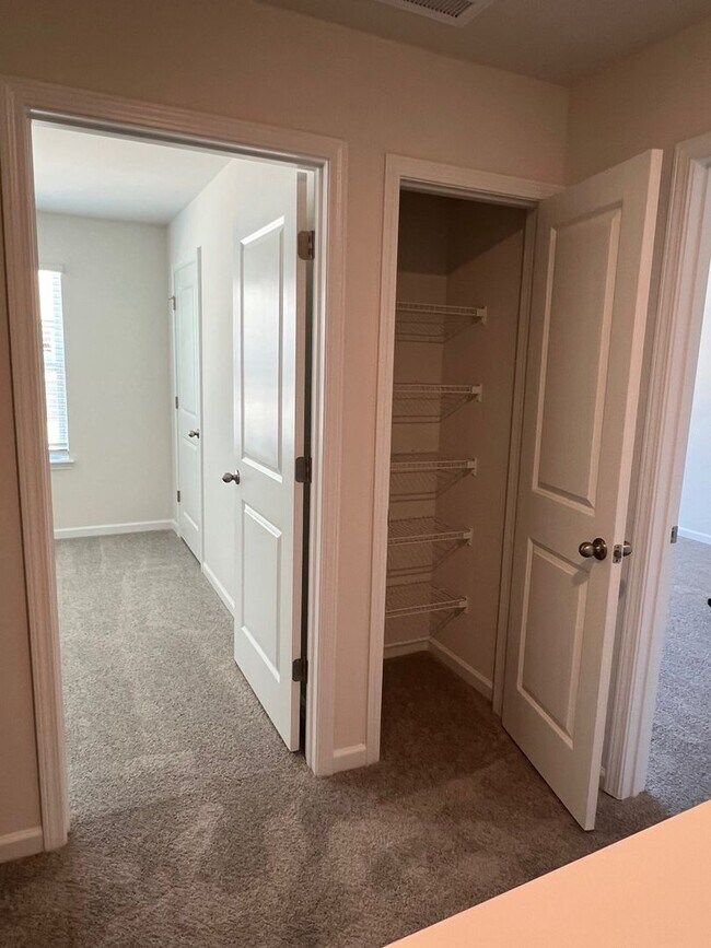 Building Photo - Pristine 3BR Townhouse in Arden