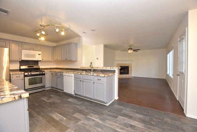 Building Photo - 4BR Cat Hollow Rental | Fenced Yard | Round Rock ISD