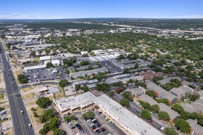 Building Photo - 2600 Penny Ln