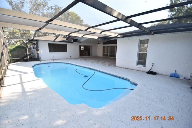 Building Photo - 705 Spanish Main Dr