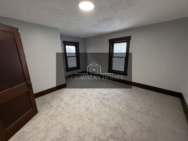 Building Photo - 242 Park Ave SW