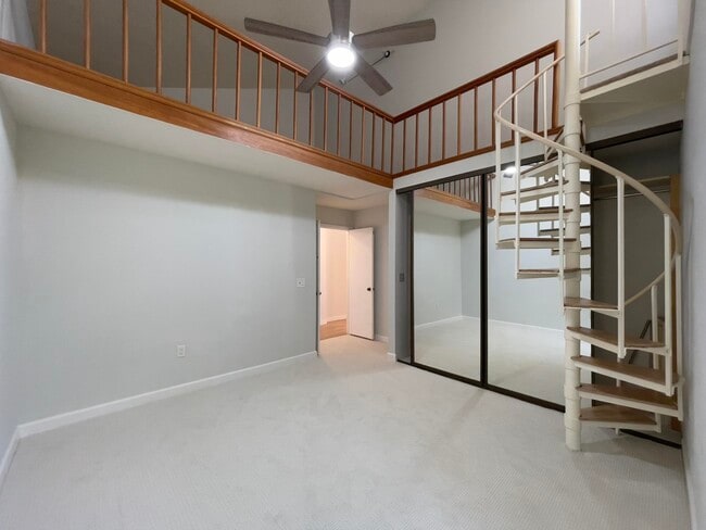 Building Photo - 208 E River Park Dr