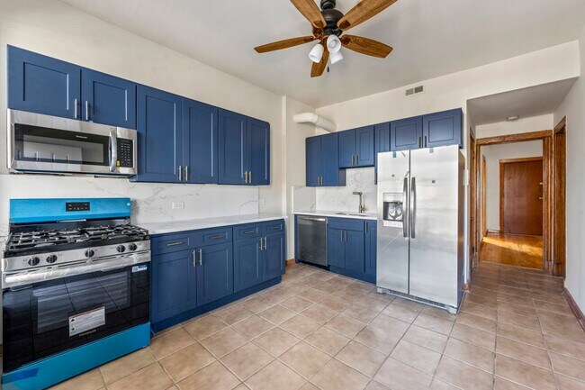 Building Photo - 2152 W Division St