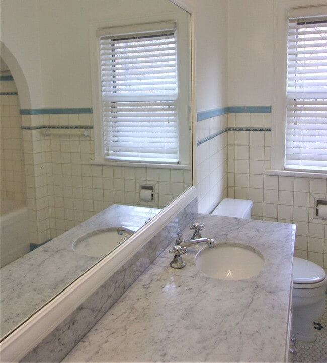 Building Photo - 3 BED 1 BATH TUDOR COTTAGE LAS VEGAS ADDIT...