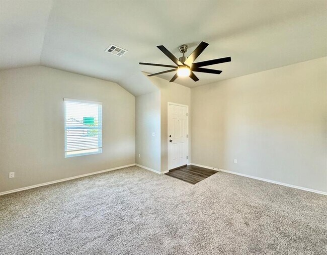 Building Photo - 933 Klare Ln
