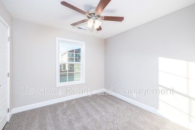 Building Photo - 808 Lillian Grace Dr