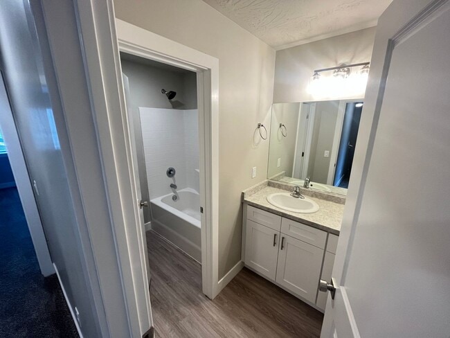 Building Photo - Cedar Bend End Unit