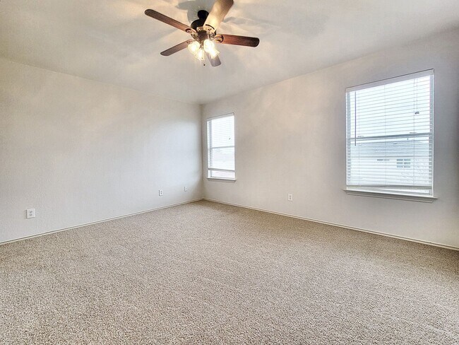 Building Photo - Inviting 3BR/2.5BA with Spacious Bedrooms & Great Outdoor Space