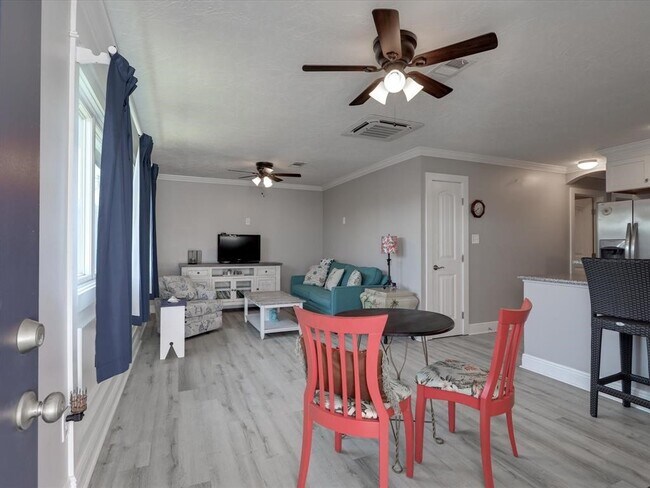 Building Photo - 10 Windsor Ct