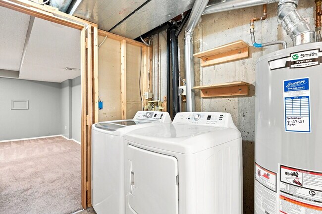 Building Photo - $2,470.95, 2 Bed, 2.5 bath Townhome in Centennial with in unit Laundry!