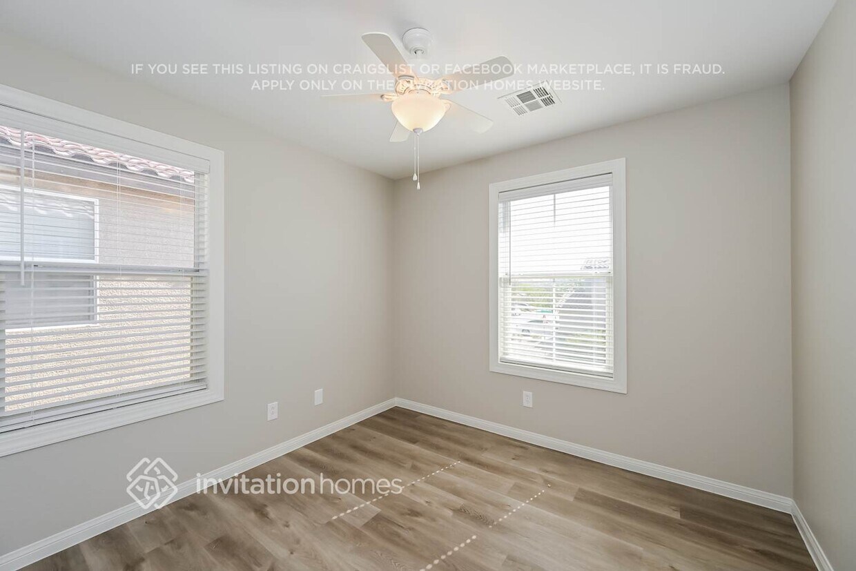 Building Photo - 9965 El Corriente St