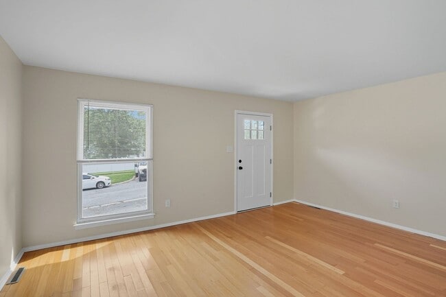 Building Photo - Recently Updated 3 Bedroom 1 Bath in Newar...