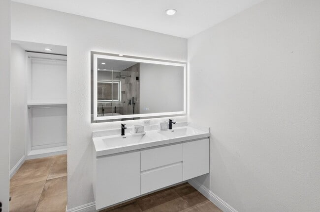 Building Photo - NEWLY RENOVATED SINGLE-STORY HOME LOCATED IN LAS VEGAS