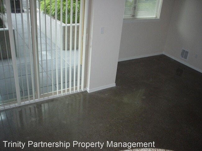 Building Photo - 902 NE 43rd St