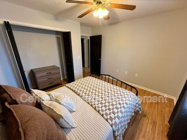 Building Photo - 102 Stoneledge Dr