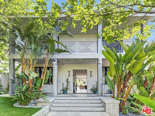 Building Photo - 1724 N Sierra Bonita Ave