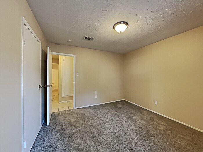 Building Photo - 3122 Birch Creek Dr