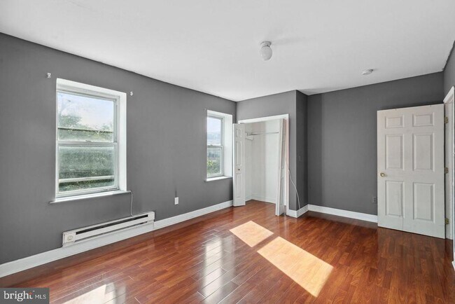 Building Photo - 301 W York St