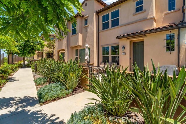 Building Photo - 30 Finch