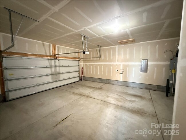 Building Photo - 2025 Deep River Wy