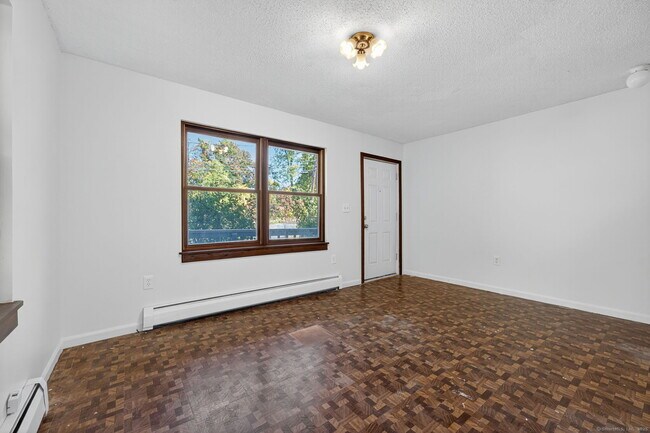 Building Photo - 33 Guilford St