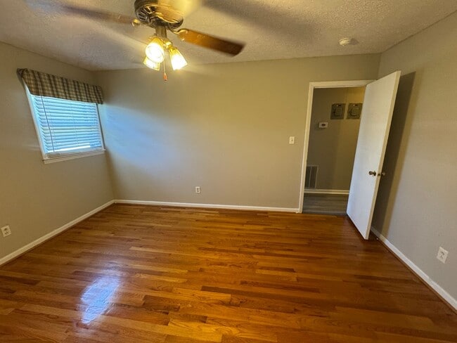 Building Photo - 1696 Crestland Dr