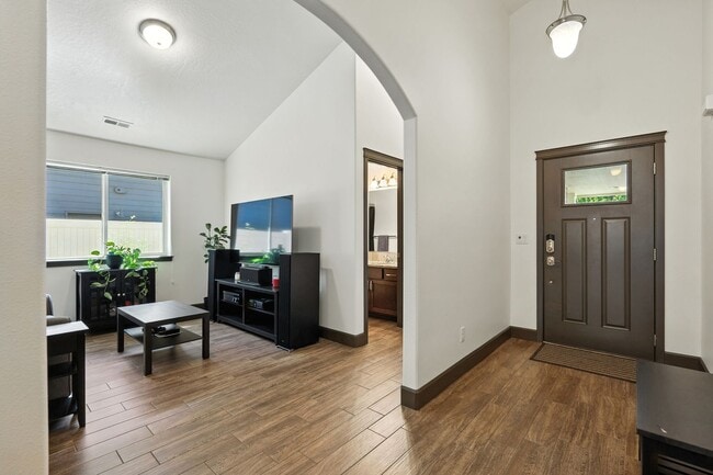 Building Photo - Gorgeous Hayden Home For Rent!