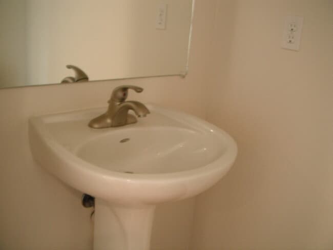 Building Photo - 7423 NE 61st Way