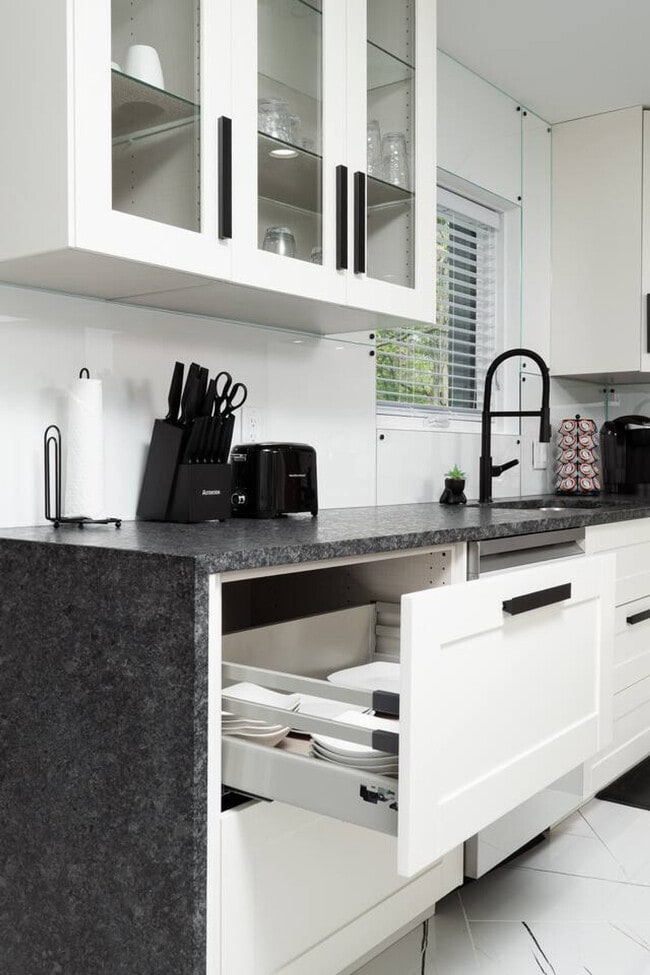 Building Photo - 4016 Eaton Dr