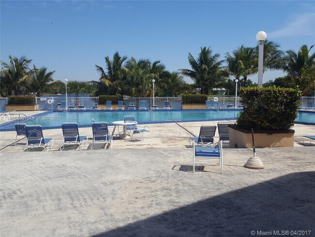 Building Photo - 14601 N Kendall Dr