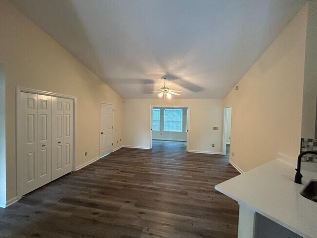 Building Photo - 1201 Formby Ct