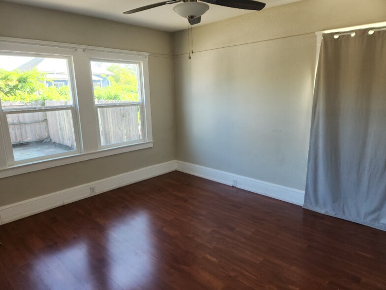 Building Photo - 440 E Arcade St