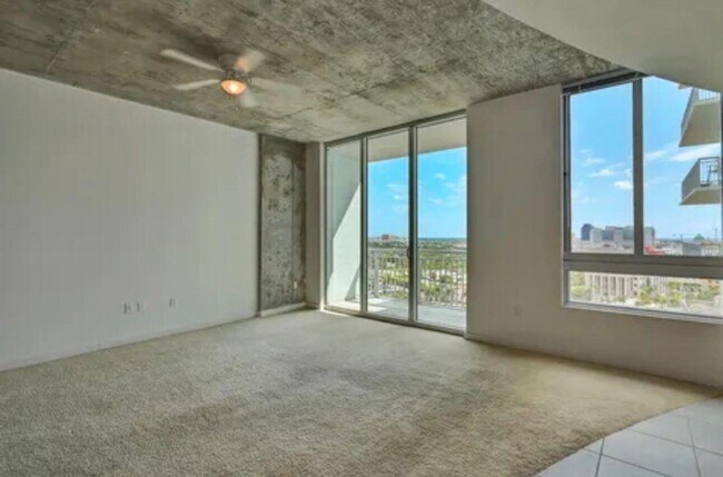 Building Photo - 300 S Australian Ave
