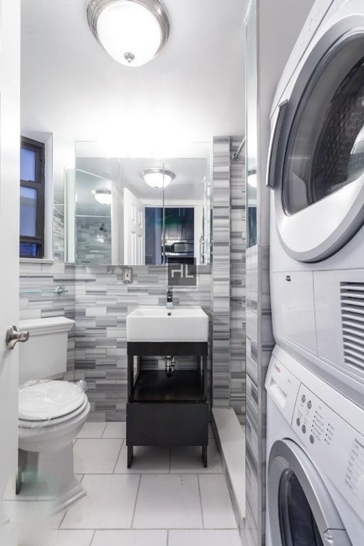 Building Photo - Leroy Street