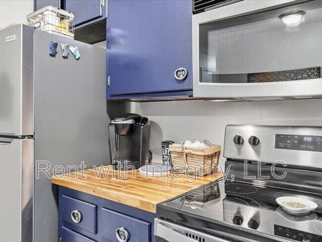 Building Photo - 1835 Portland Ave