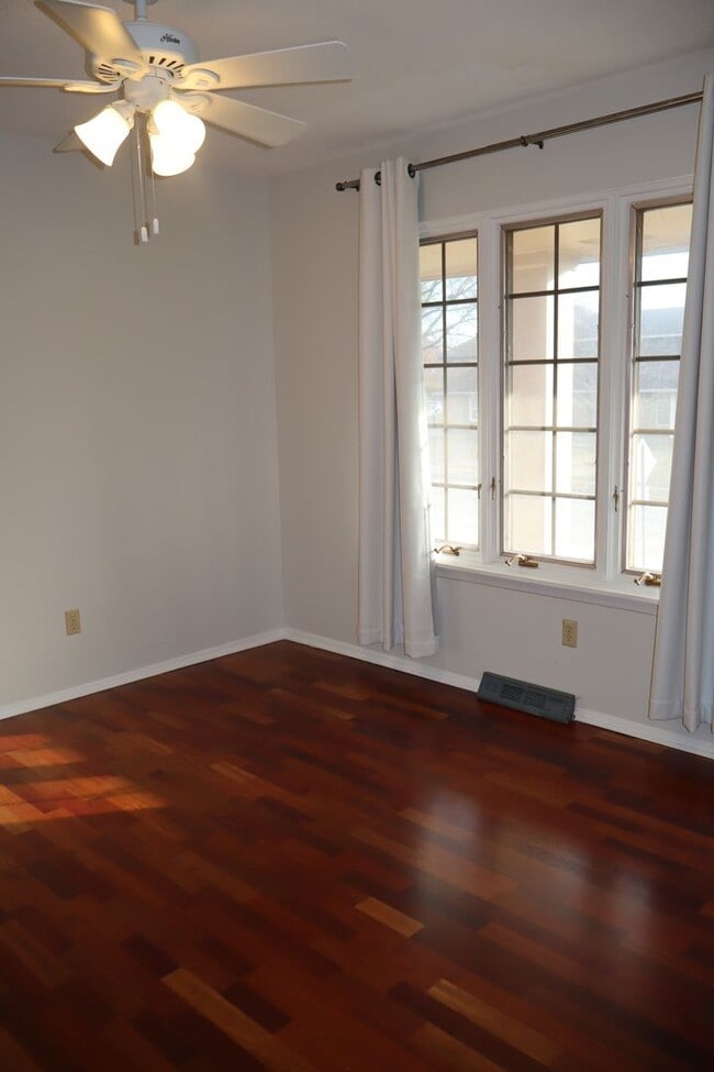 Building Photo - 3809 W Rollins Rd