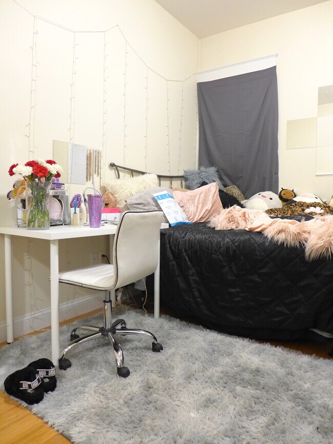 Building Photo - 1623 Tremont St