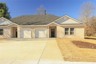 Building Photo - 655 N Genevieve Ave