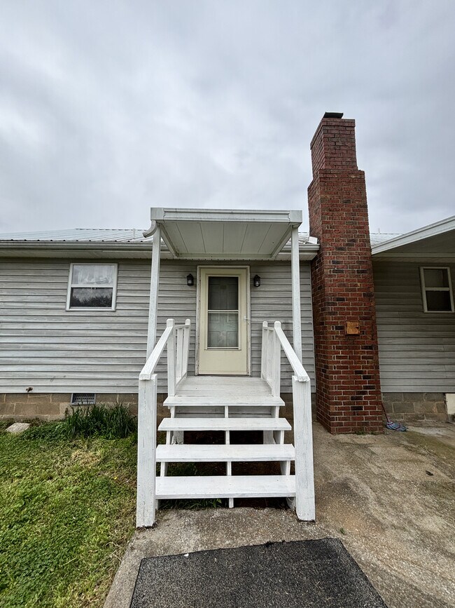 Building Photo - 1500 Murray-Kittrell Rd