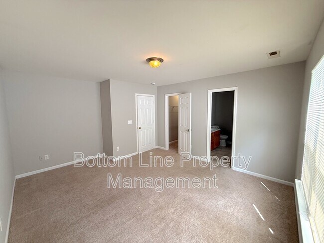 Building Photo - 1320 Ben Livingston Rd
